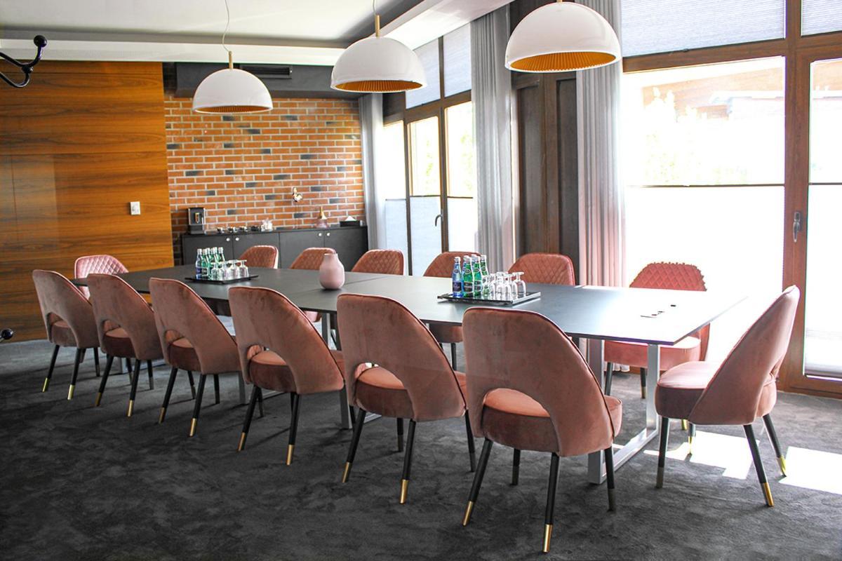 Willa Port 오스트로다 외부 사진 Meeting room