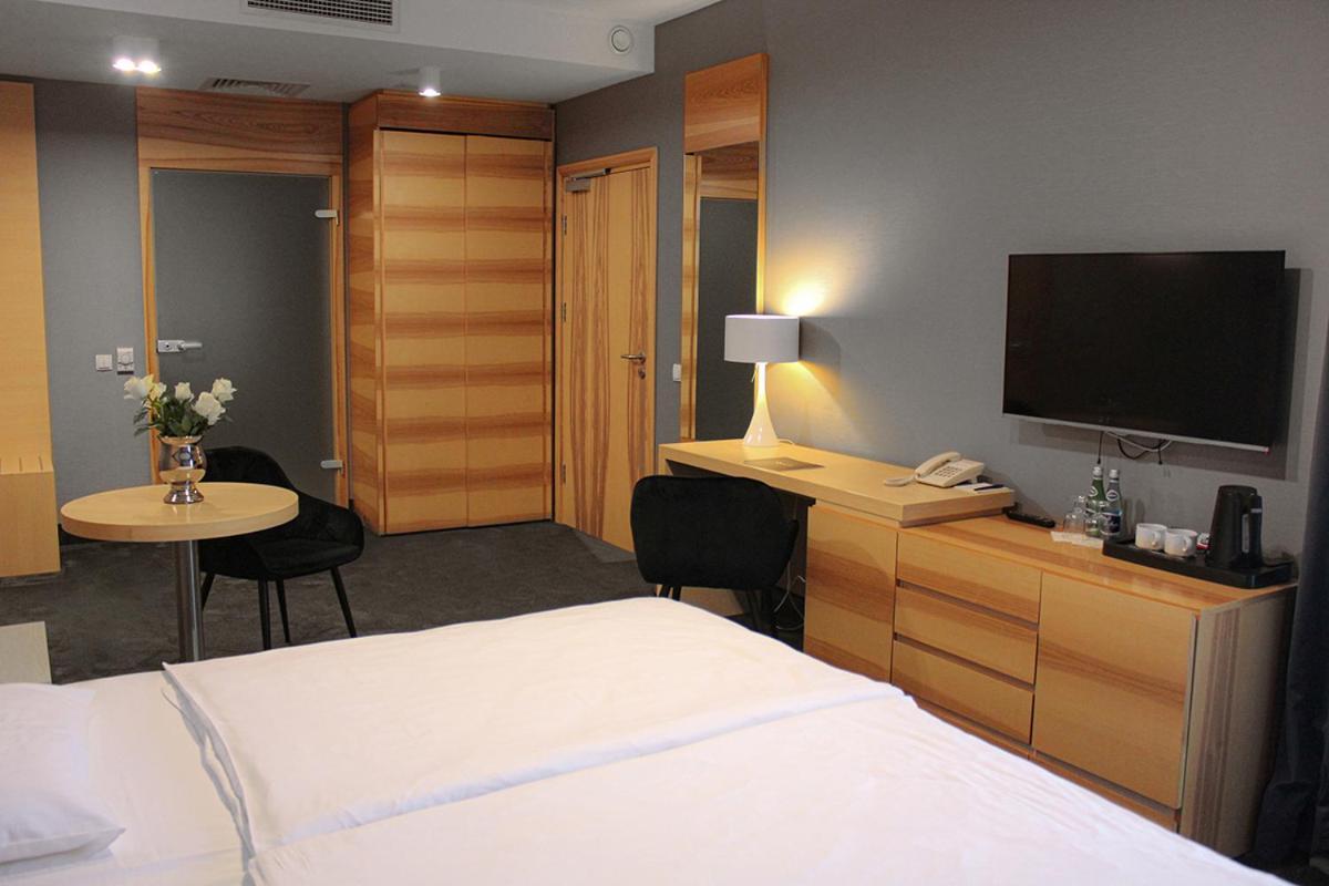 Willa Port 오스트로다 외부 사진 A room at the hotel