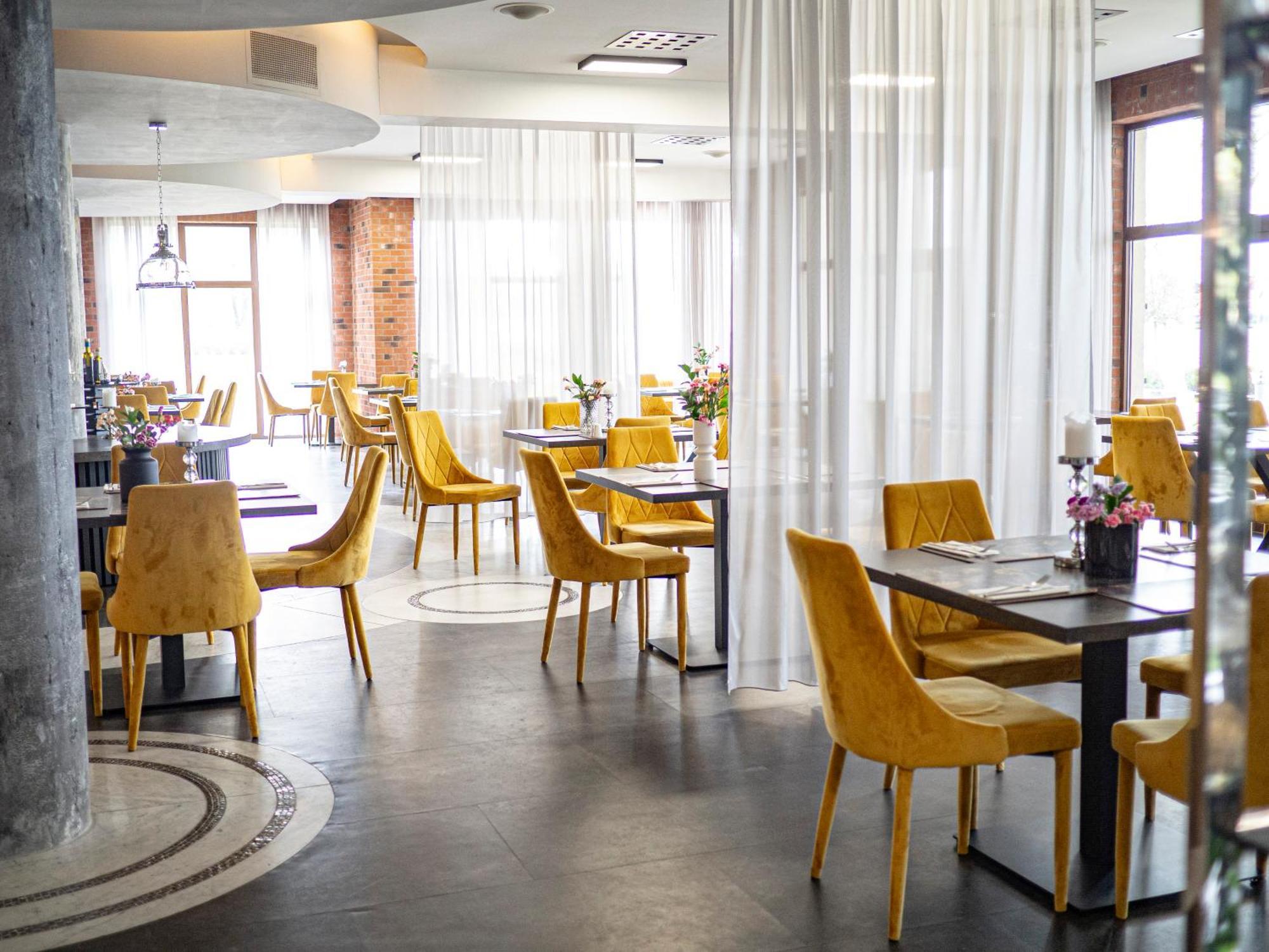 Willa Port 오스트로다 외부 사진 Restaurant